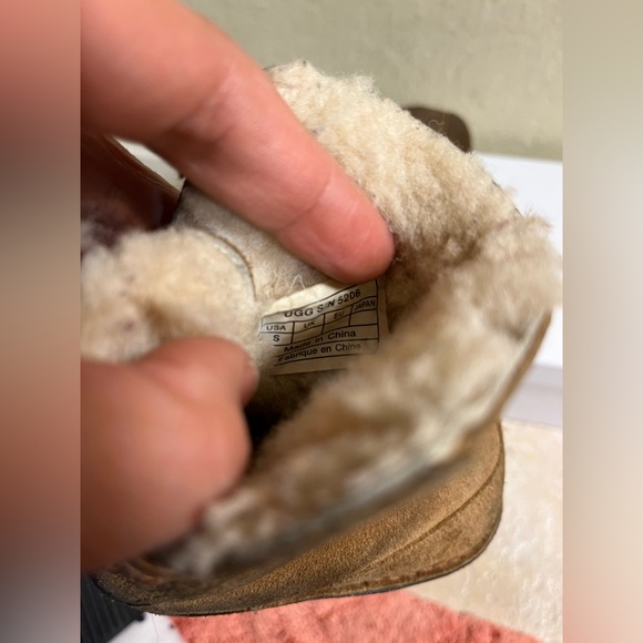 UGG BOOTS TIE UP BACK Sheep Skin, Color: Tan, Size Small infant - Picture 9 of 11